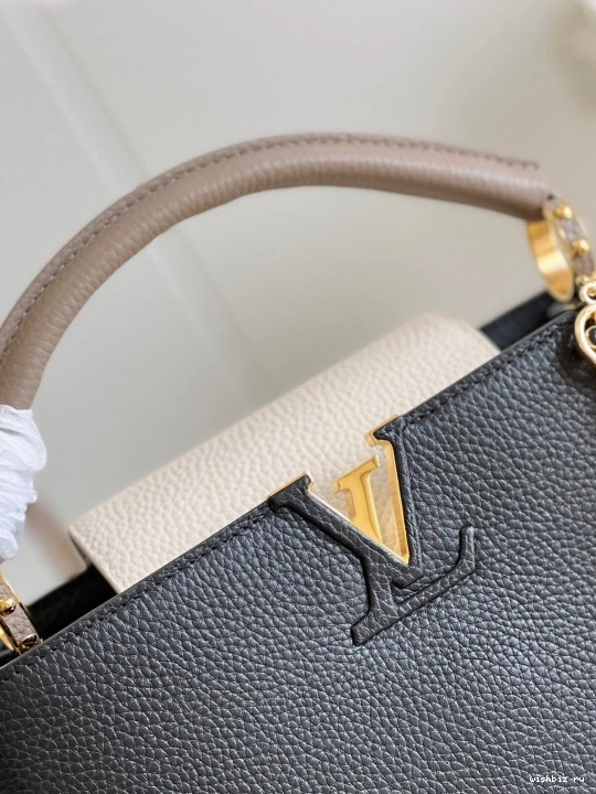 WIS LOUIS CAPUCINES MM VUITTON 0826